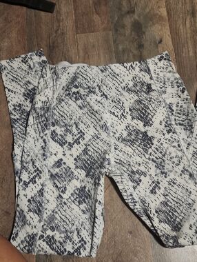 Pink VS Activewear Leggings -Snake Print